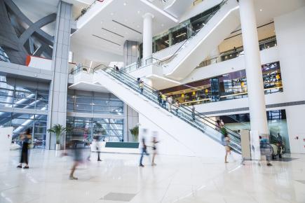 centre commercial avec escalators
